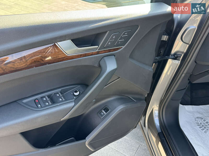 Внедорожник / Кроссовер Audi Q5 2017 в Луцке