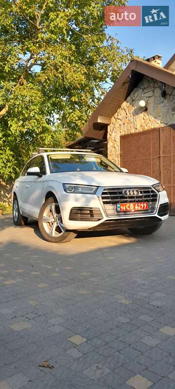 Позашляховик / Кросовер Audi Q5 2019 в 