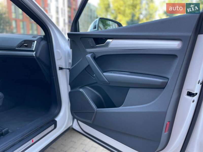 Внедорожник / Кроссовер Audi Q5 2021 в Киеве