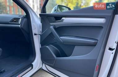 Позашляховик / Кросовер Audi Q5 2021 в 