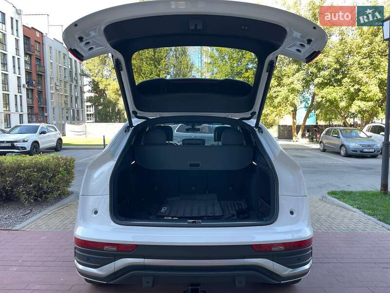Внедорожник / Кроссовер Audi Q5 2021 в Киеве
