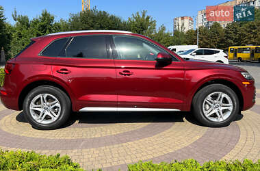 Внедорожник / Кроссовер Audi Q5 2017 в 
