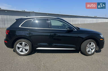 Внедорожник / Кроссовер Audi Q5 2018 в 