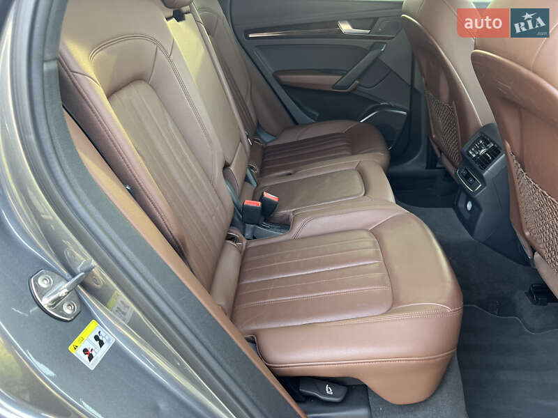 Позашляховик / Кросовер Audi Q5 2017 в Ужгороді
