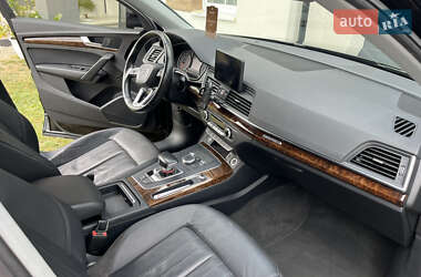 Внедорожник / Кроссовер Audi Q5 2018 в 