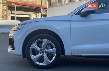 Позашляховик / Кросовер Audi Q5 2021 в 