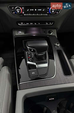 Внедорожник / Кроссовер Audi Q5 2021 в 