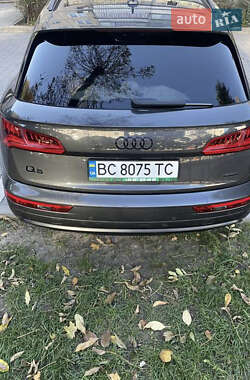 Позашляховик / Кросовер Audi Q5 2020 в 