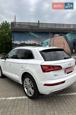 Внедорожник / Кроссовер Audi Q5 2018 в 