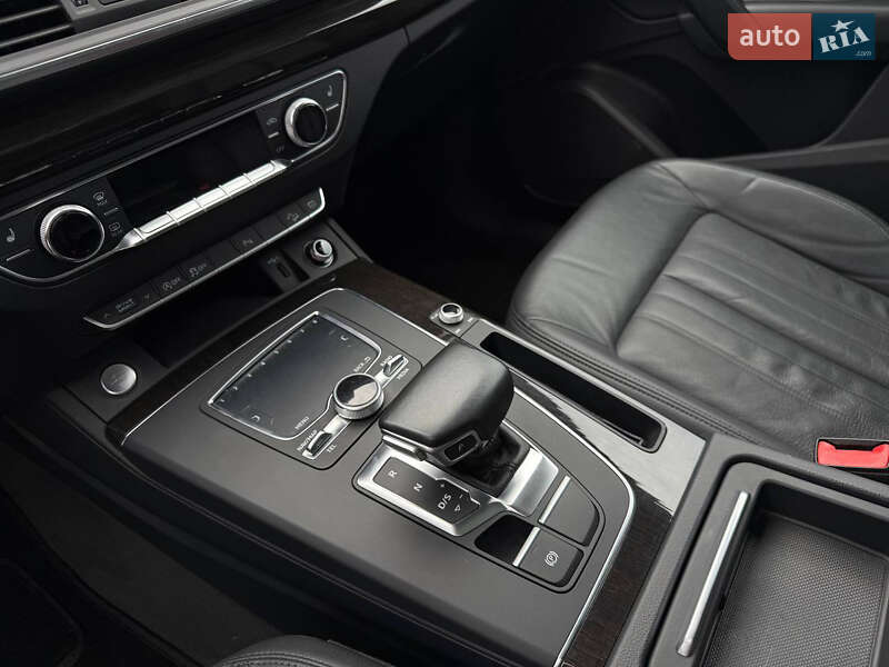 Позашляховик / Кросовер Audi Q5 2017 в Горішніх Плавнях