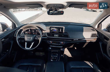 Внедорожник / Кроссовер Audi Q5 2017 в 