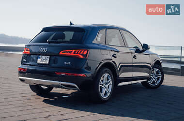 Внедорожник / Кроссовер Audi Q5 2017 в 