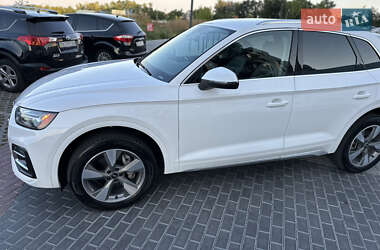 Позашляховик / Кросовер Audi Q5 2023 в 