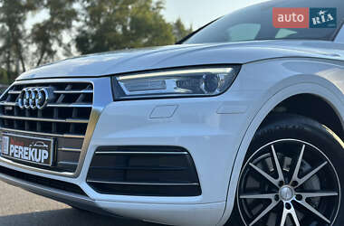 Позашляховик / Кросовер Audi Q5 2018 в 