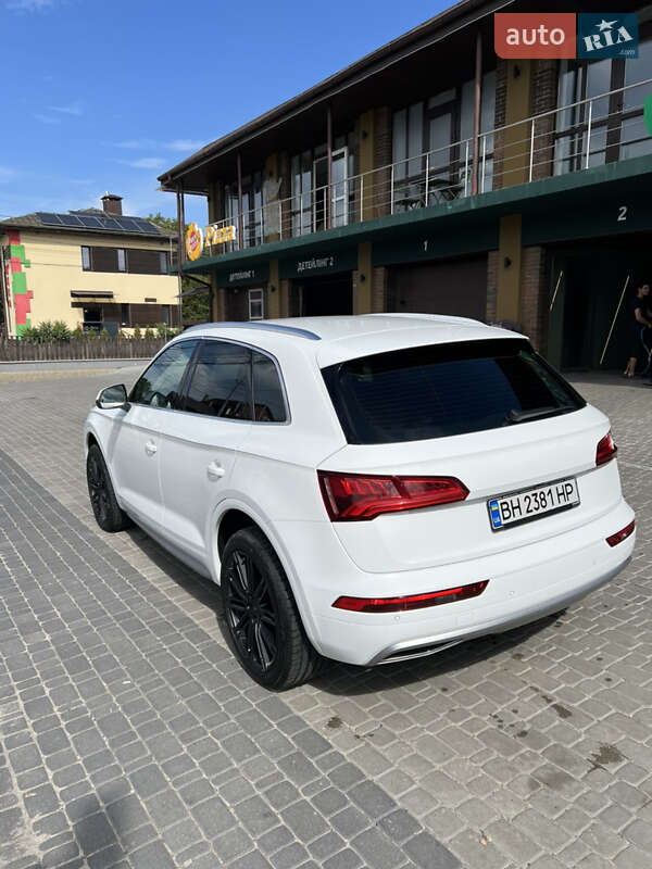 Позашляховик / Кросовер Audi Q5 2017 в Києві