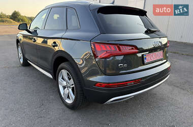 Позашляховик / Кросовер Audi Q5 2018 в 