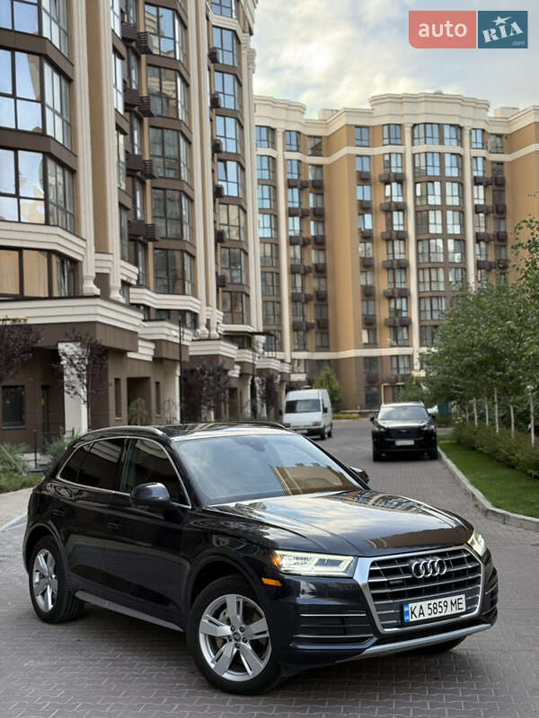 Позашляховик / Кросовер Audi Q5 2018 в 