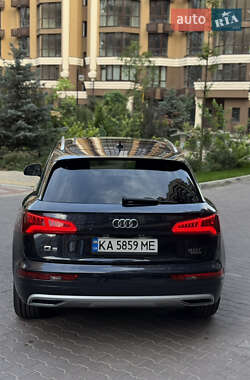 Позашляховик / Кросовер Audi Q5 2018 в 