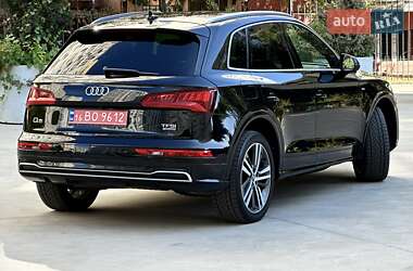 Внедорожник / Кроссовер Audi Q5 2017 в 