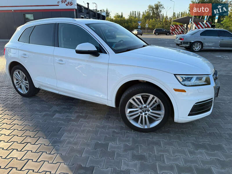 Внедорожник / Кроссовер Audi Q5 2017 в 