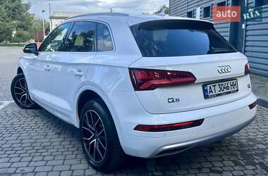 Позашляховик / Кросовер Audi Q5 2018 в 