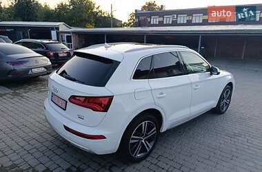 Внедорожник / Кроссовер Audi Q5 2018 в 