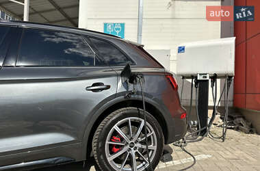 Внедорожник / Кроссовер Audi Q5 2024 в 