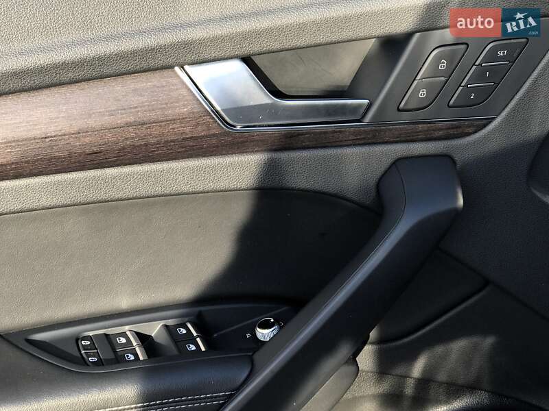 Позашляховик / Кросовер Audi Q5 2022 в Києві
