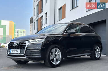 Внедорожник / Кроссовер Audi Q5 2017 в 