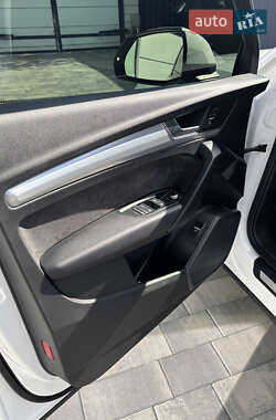 Внедорожник / Кроссовер Audi Q5 2017 в 