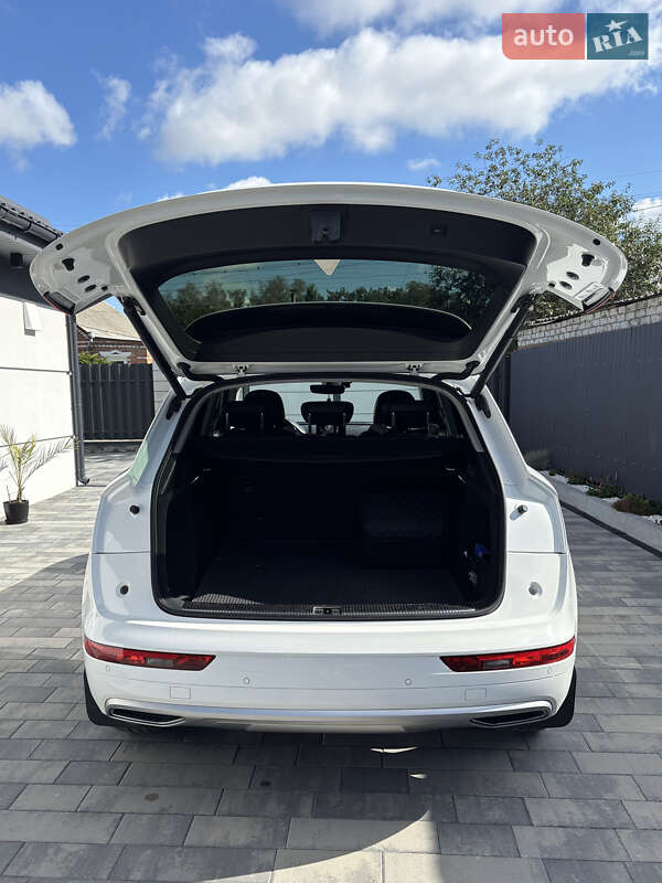 Внедорожник / Кроссовер Audi Q5 2017 в Валках
