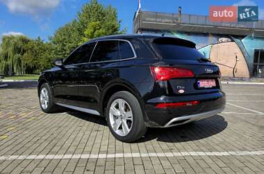 Внедорожник / Кроссовер Audi Q5 2018 в 