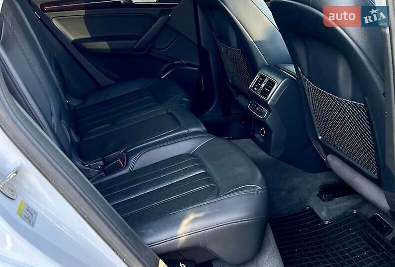 Позашляховик / Кросовер Audi Q5 2017 в Львові