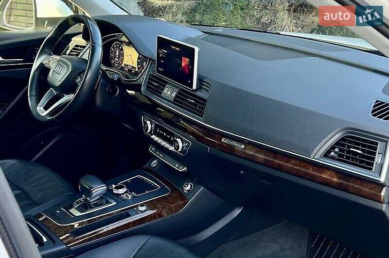 Позашляховик / Кросовер Audi Q5 2017 в Львові