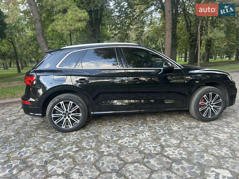 Внедорожник / Кроссовер Audi Q5 2017 в Ровно