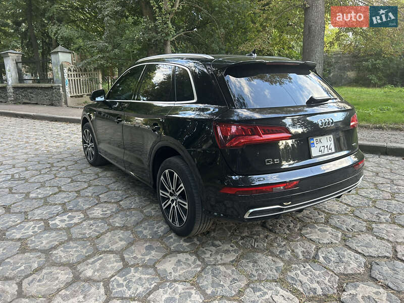 Внедорожник / Кроссовер Audi Q5 2017 в Ровно