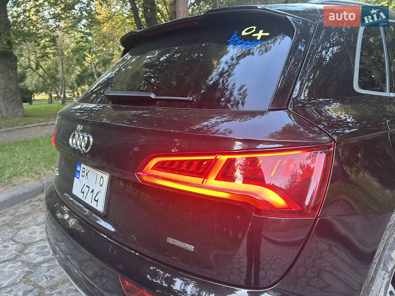 Внедорожник / Кроссовер Audi Q5 2017 в Ровно