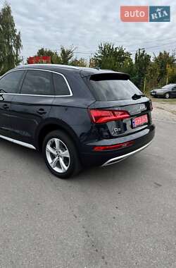 Внедорожник / Кроссовер Audi Q5 2018 в 