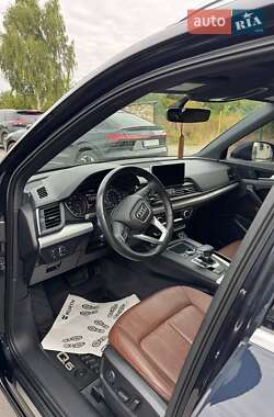 Внедорожник / Кроссовер Audi Q5 2018 в 