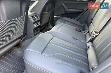 Позашляховик / Кросовер Audi Q5 2021 в 