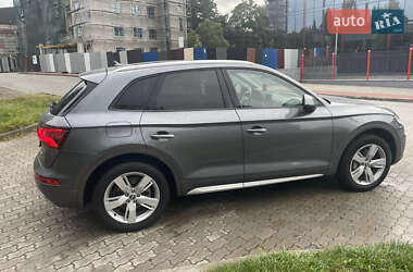 Позашляховик / Кросовер Audi Q5 2018 в 
