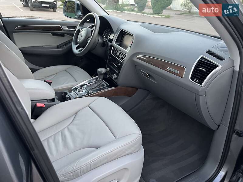 Позашляховик / Кросовер Audi Q5 2015 в Дубні