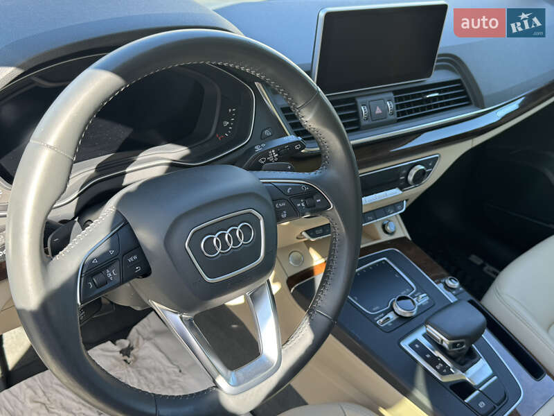 Позашляховик / Кросовер Audi Q5 2017 в Луцьку