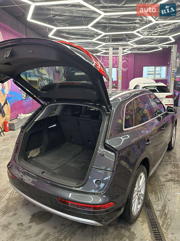 Внедорожник / Кроссовер Audi Q5 2019 в Киеве