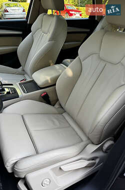 Внедорожник / Кроссовер Audi Q5 2021 в 
