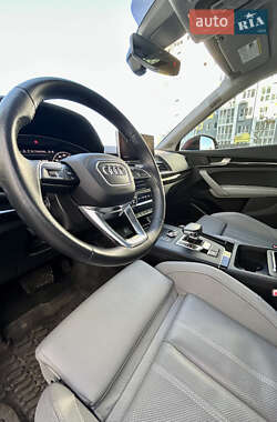 Внедорожник / Кроссовер Audi Q5 2018 в 