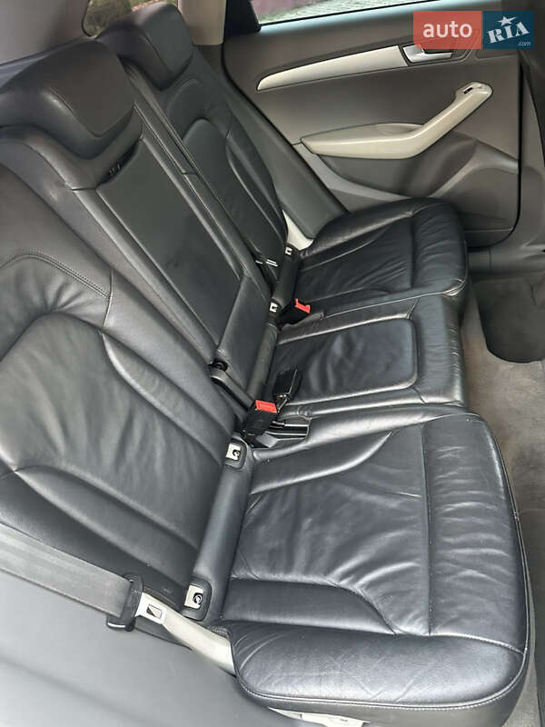Внедорожник / Кроссовер Audi Q5 2010 в Хусте