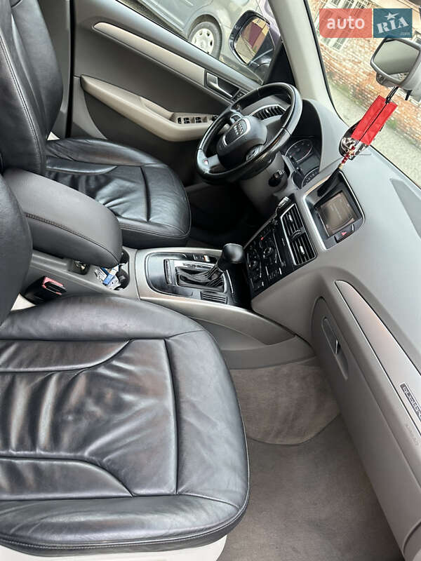Внедорожник / Кроссовер Audi Q5 2010 в Хусте