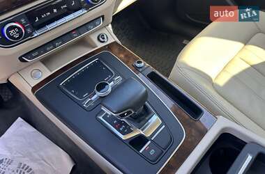 Внедорожник / Кроссовер Audi Q5 2017 в 