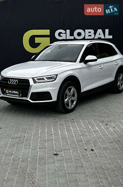 Внедорожник / Кроссовер Audi Q5 2017 в 